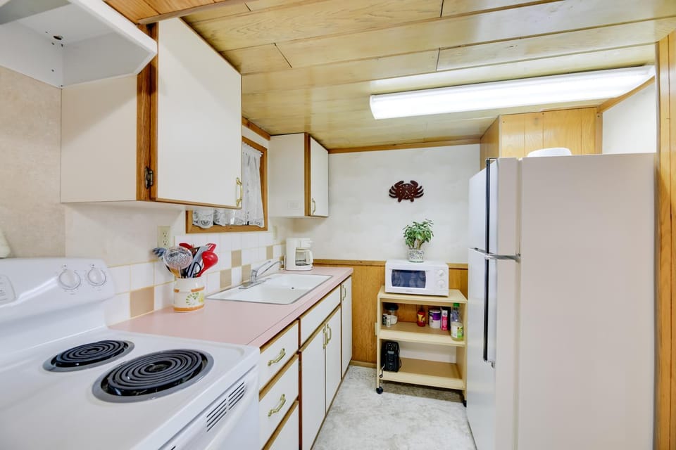 Sanderling Sea Cottages, Unit 1 with Deck! House in Oregon