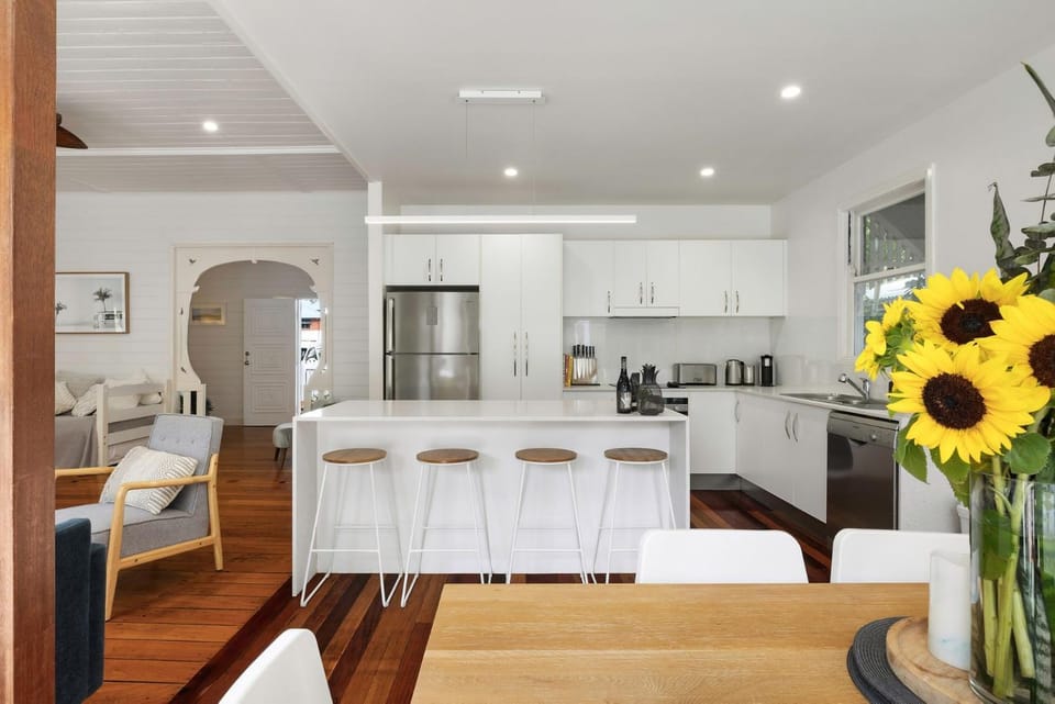 Kitchen or kitchenette, Seating area, Dining area