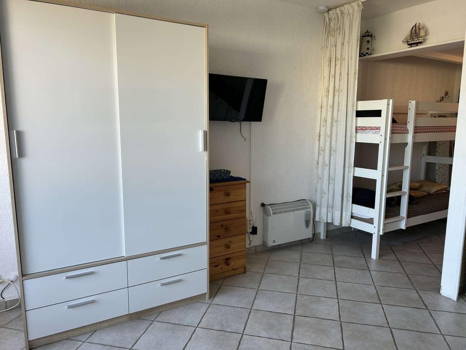 Studio Cabine Climatisé, Plage et Piscine, 4 Couchages - Port Camargue - FR-1-250-151 Cabin in Le Grau-du-Roi