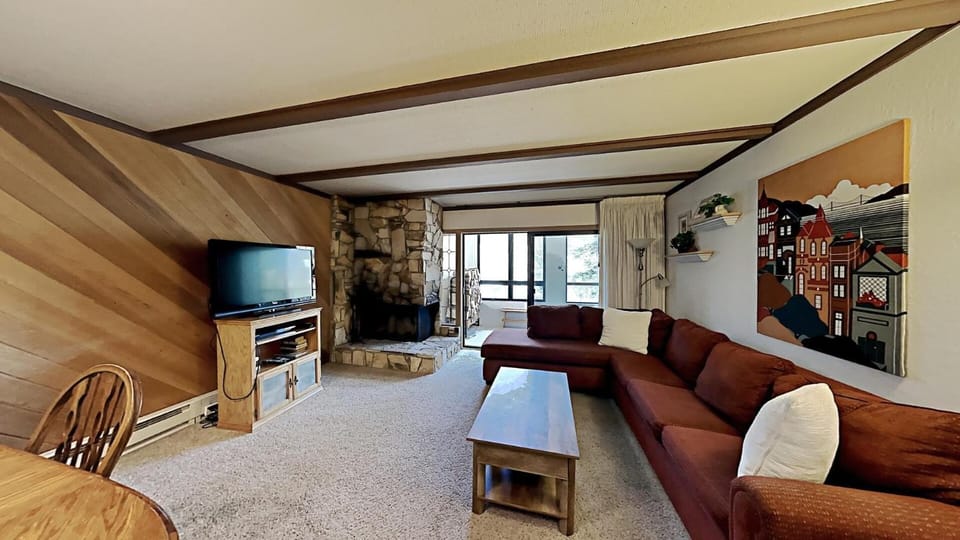 Slope View of Mammoth Condo with Loft & Access to 3 Spas and Sauna Unit 402 at 1849 Apartment in Mammoth Lakes