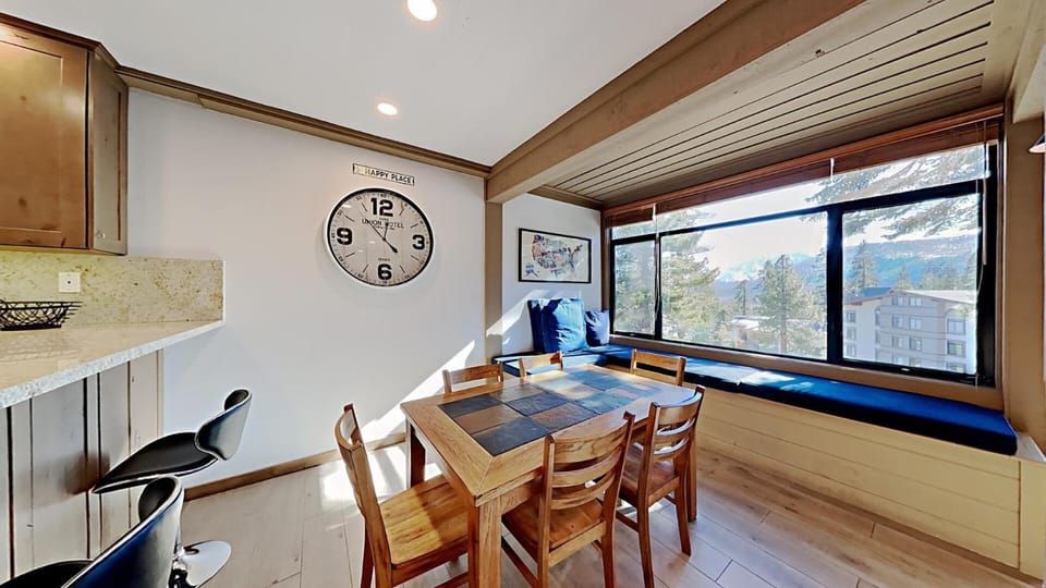 Slopeside Remodeled 2 Bedroom Condo with Amazing Views! Unit 522 at 1849 Apartment in Mammoth Lakes