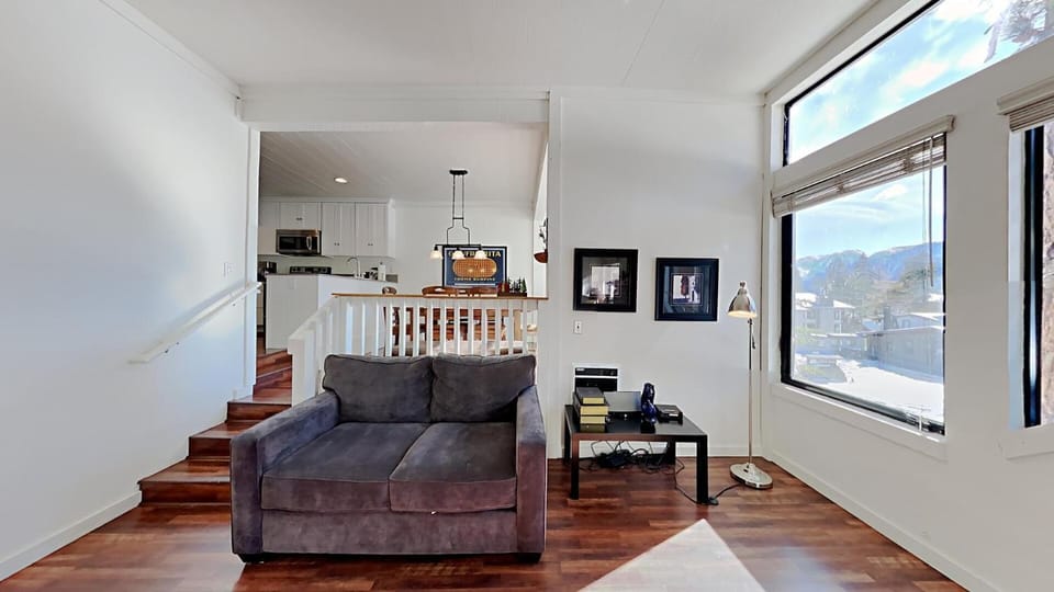 Spacious 2 Bedroom Home with Pool Apartment in Mammoth Lakes