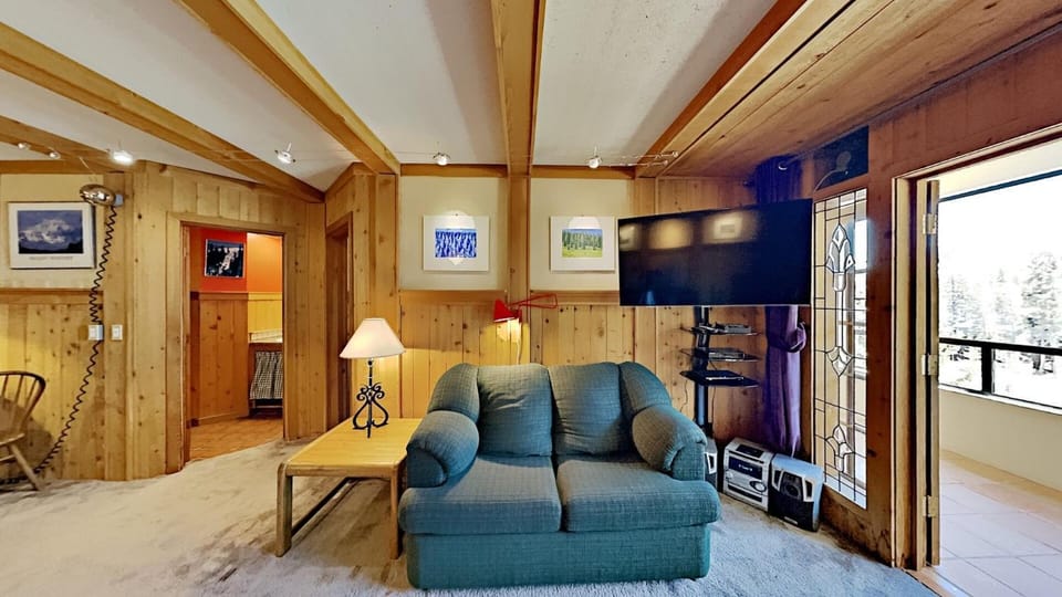 Slopeside 2 Bedroom Condo with 3 Spas! Easy Access to Recreation! Unit 305 at 1849 Apartment in Mammoth Lakes