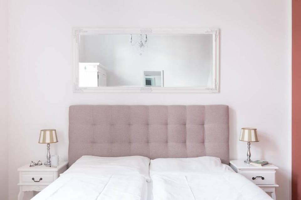 SC 05 by ROCKCHAIR Apartments l SUPERHOST Status l 2 Bedrooms Boxspringbeds Balcony Elevator - Cozy Family & Business Flair welcomes you! Apartment in Berlin