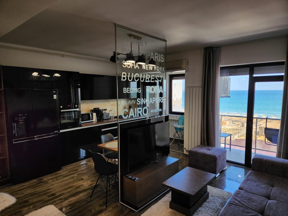 Natural landscape, TV and multimedia, Living room, Seating area, Dining area, Beach, Sea view, minibar, oven, pet friendly