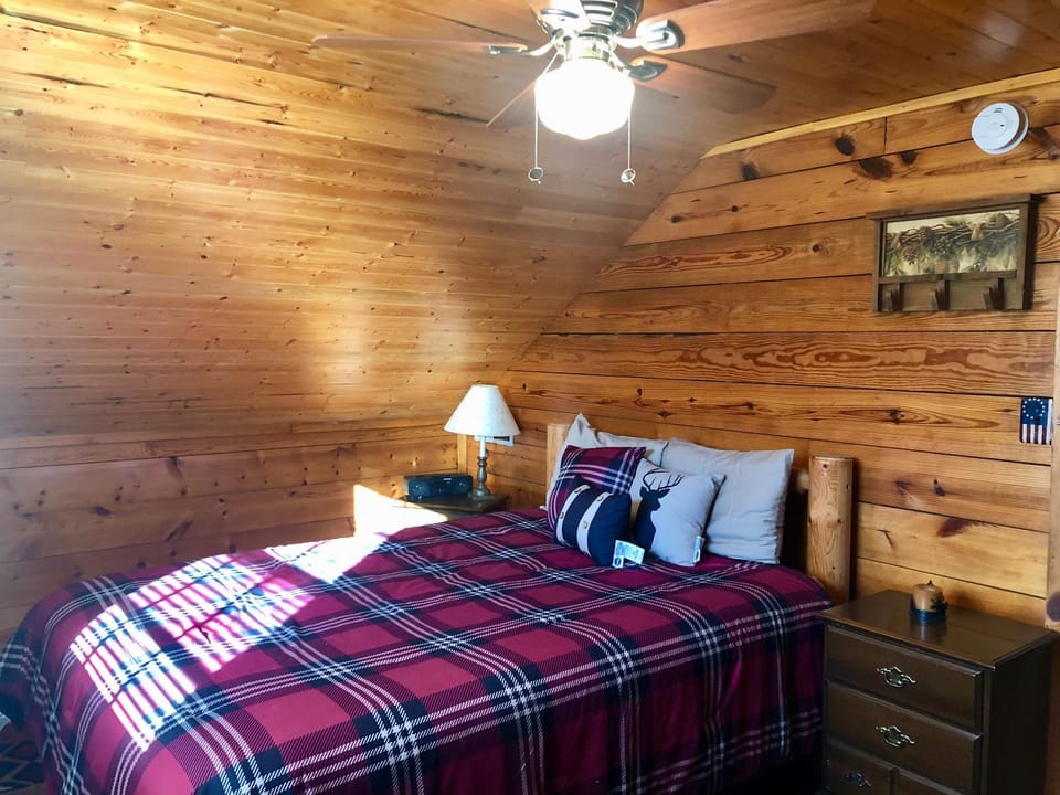 River Dreaming Chalet in Sevier County