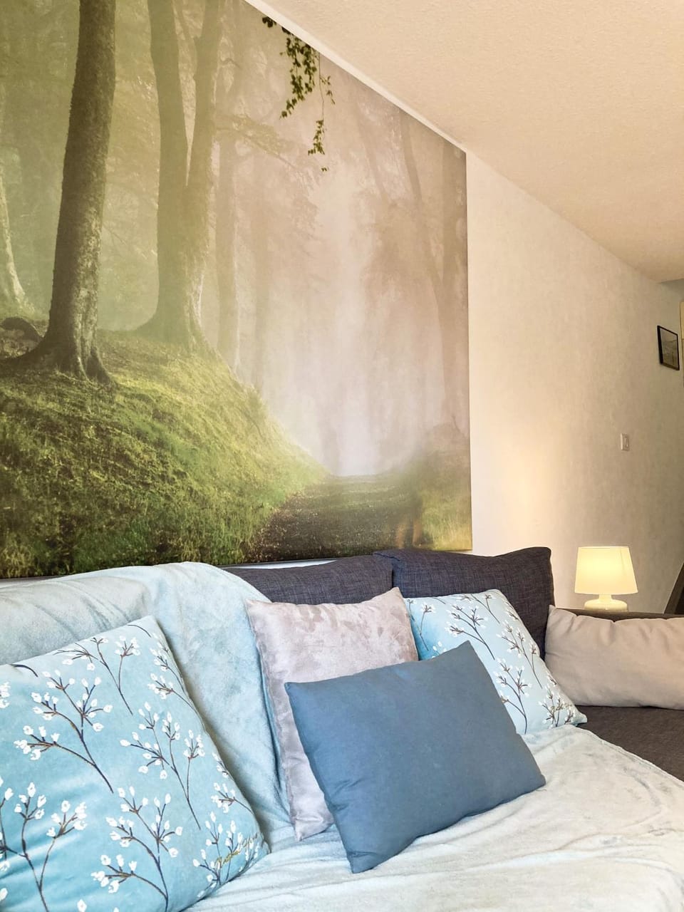 Bed, Living room, Decorative detail, Family