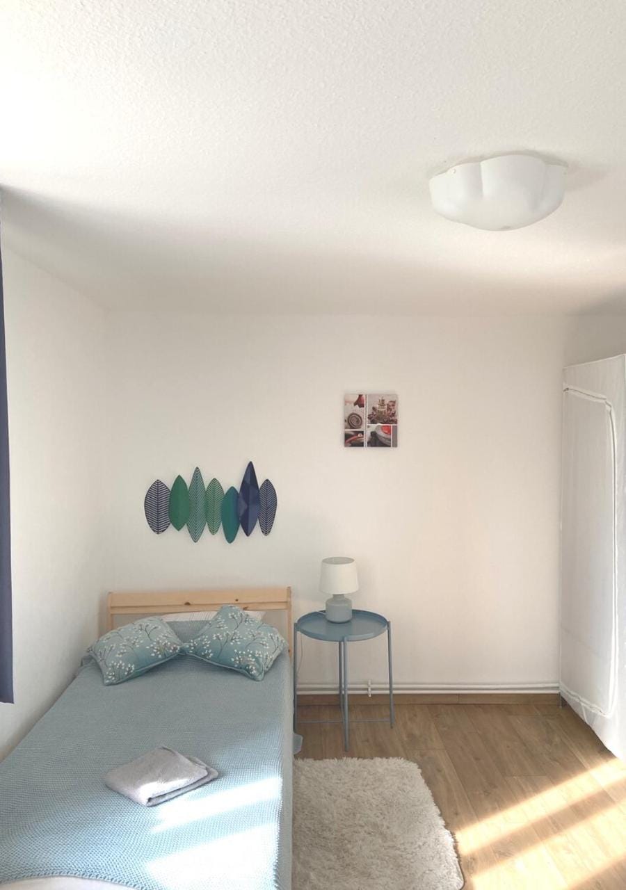 Bed, Photo of the whole room, Decorative detail, Bedroom