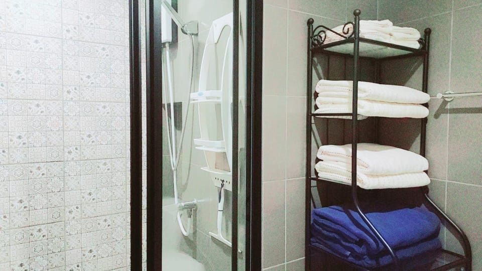 Shower, Bathroom, towels