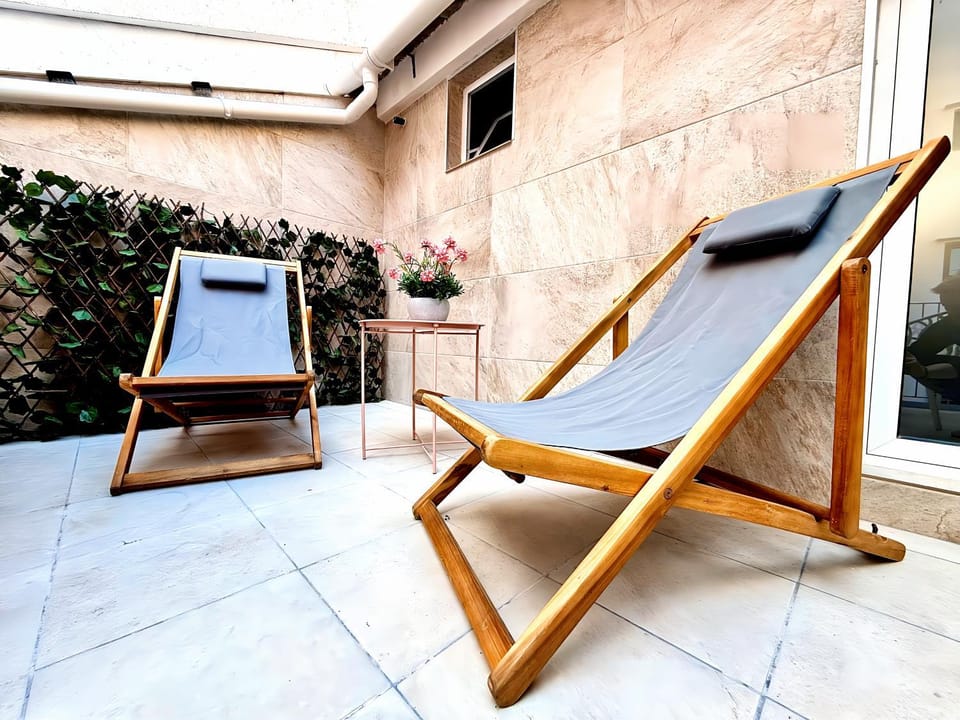 Balcony/Terrace, sunbed