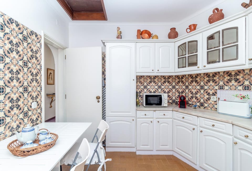 Kitchen or kitchenette, Dining area, dishwasher, oven, stove, toaster