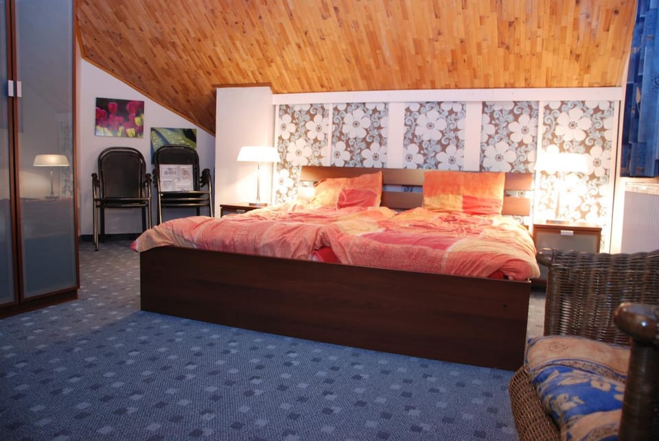 Bed, Bedroom