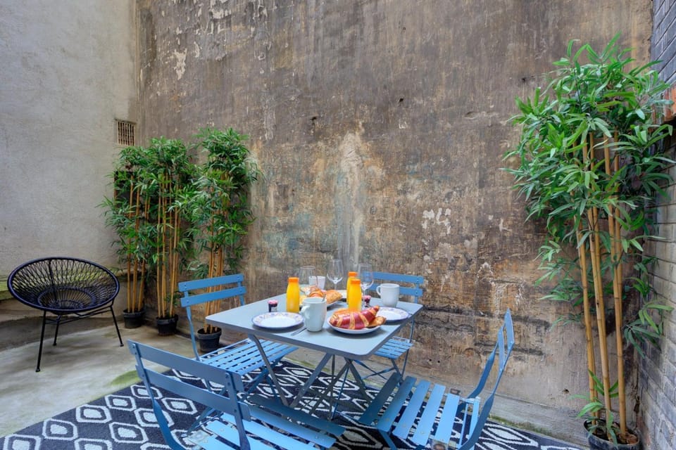 Patio, Living room, Dining area