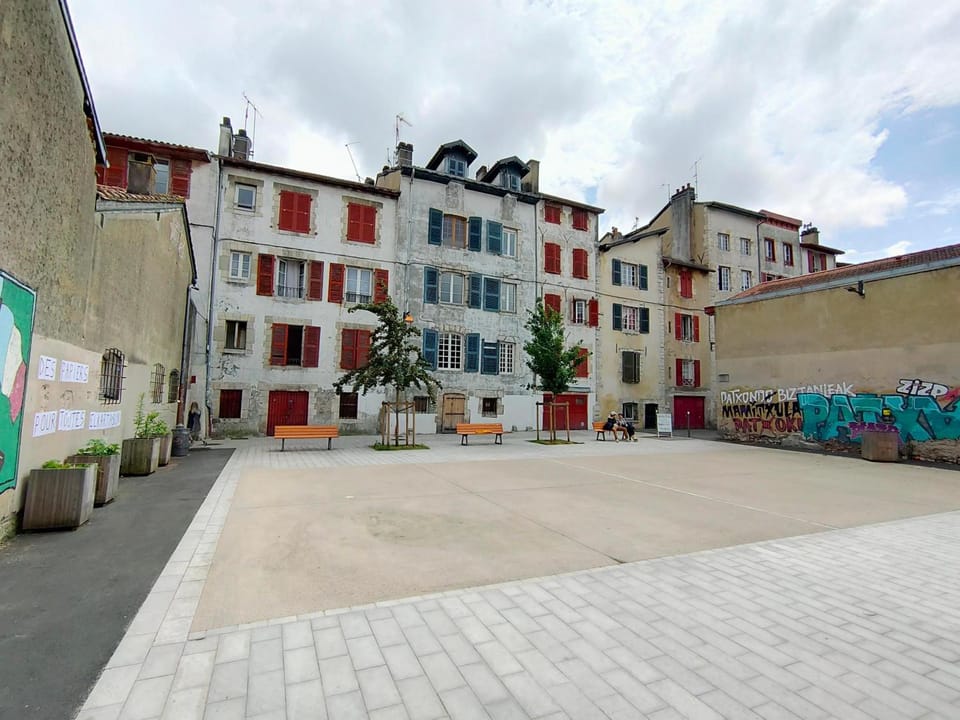 Neighbourhood, Street view