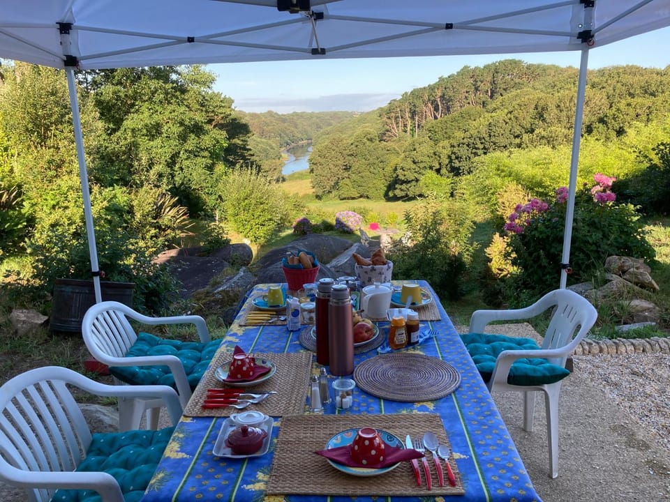 Patio, Patio, Natural landscape, Garden, Garden, Balcony/Terrace, Balcony/Terrace, Dining area, Garden view, Landmark view, River view, Sea view, Breakfast, Continental breakfast, English/Irish breakfast