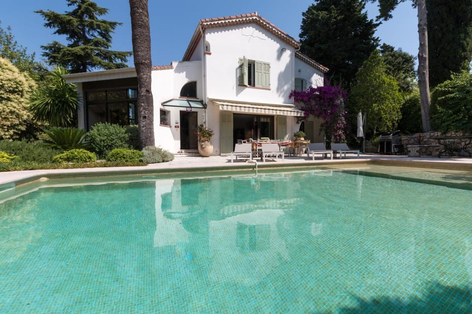 Property building, Swimming pool, Swimming pool