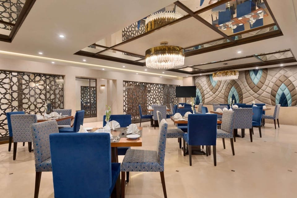 Restaurant/places to eat, Dining area, On site