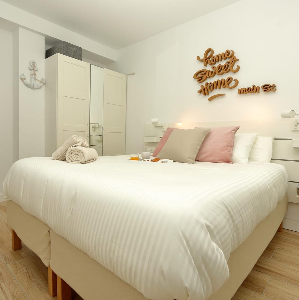 Bed, Photo of the whole room