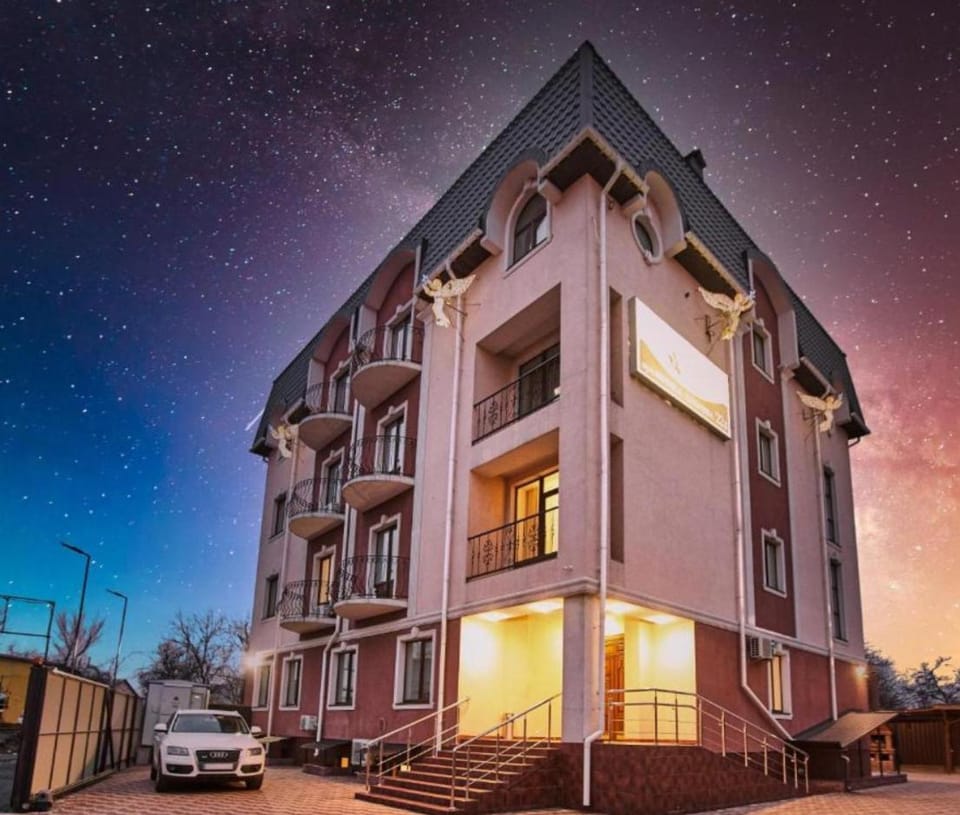 Готель Ангел на Великій Кільцевій Hotel in Kiev City - Kyiv