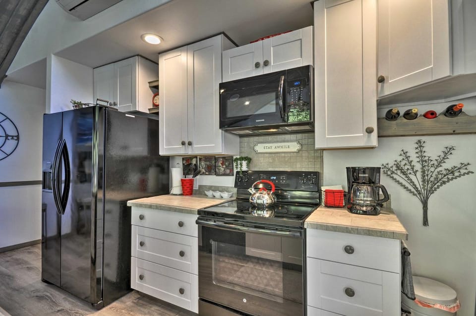 Floating Home on Columbia River with Provided Kayaks House in Washington