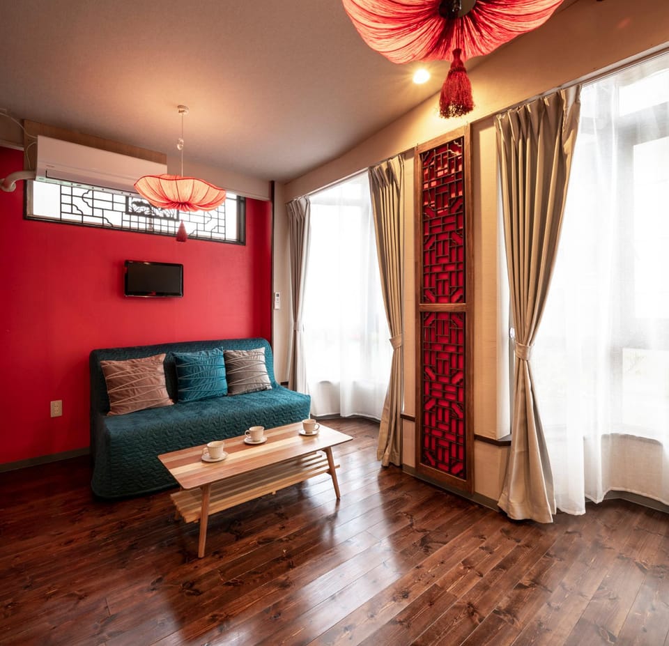 Day, TV and multimedia, Living room, Photo of the whole room, Decorative detail, Seating area, Dining area
