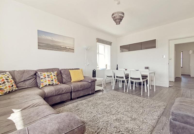 PLAS DARIEN-3 BED APT- SEA VIEWS - SLEEPS 5 House in Trearddur Bay