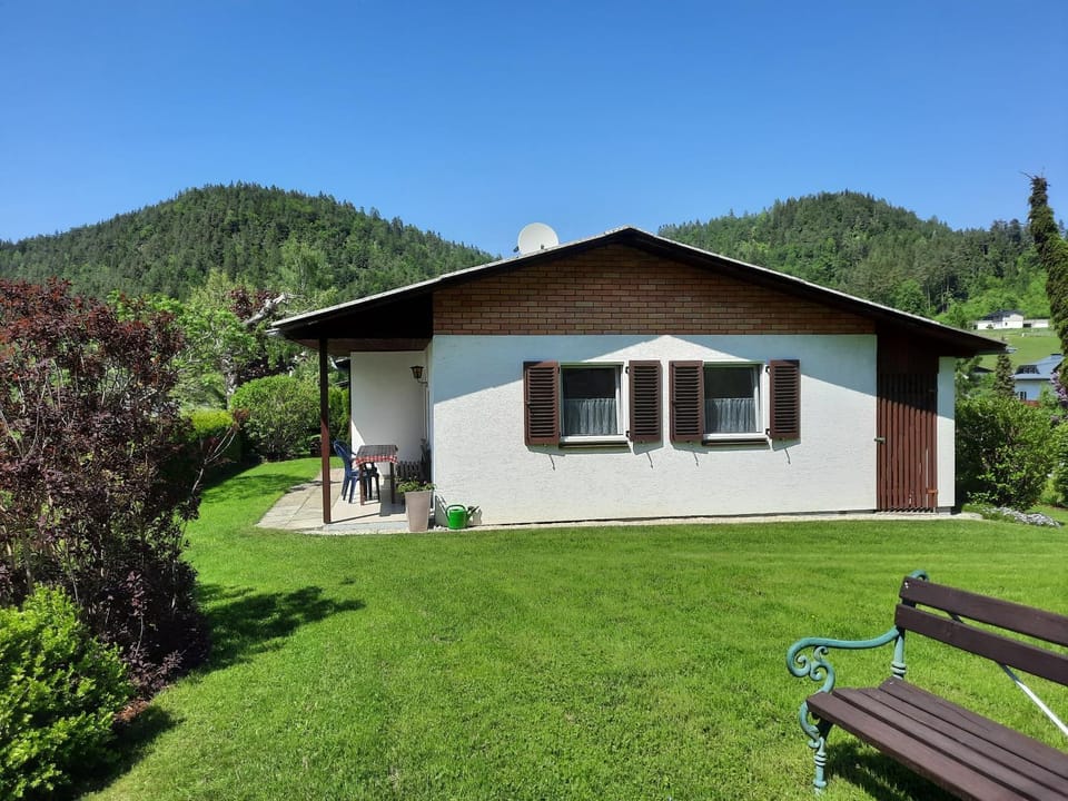 Bungalow Raschun Grabelsdorf Etruskerweg 12 / 9122 St. Kanzian Apartment in Carinthia, Austria