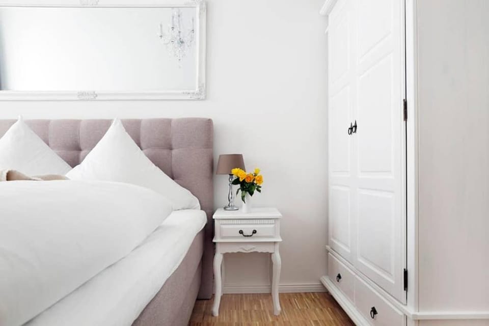SC 06 by ROCKCHAIR Apartments l SUPERHOST Status l 4 Bedrooms Boxspringbeds 2 Bathrooms Balcony Elevator - Cozy Family & Business Flair welcomes you! Apartment in Berlin