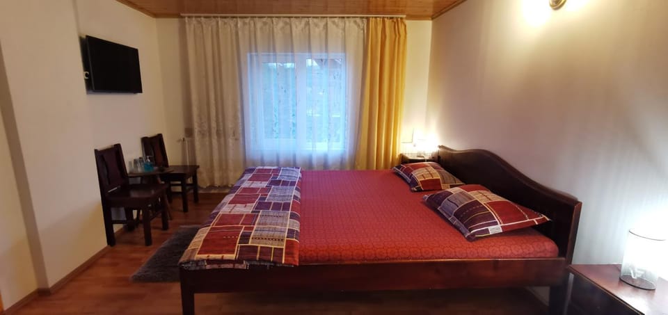 Nona Highland Home Moieciu - pet friendly total Bed and Breakfast in Brașov County