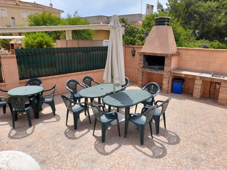 Patio, BBQ facilities