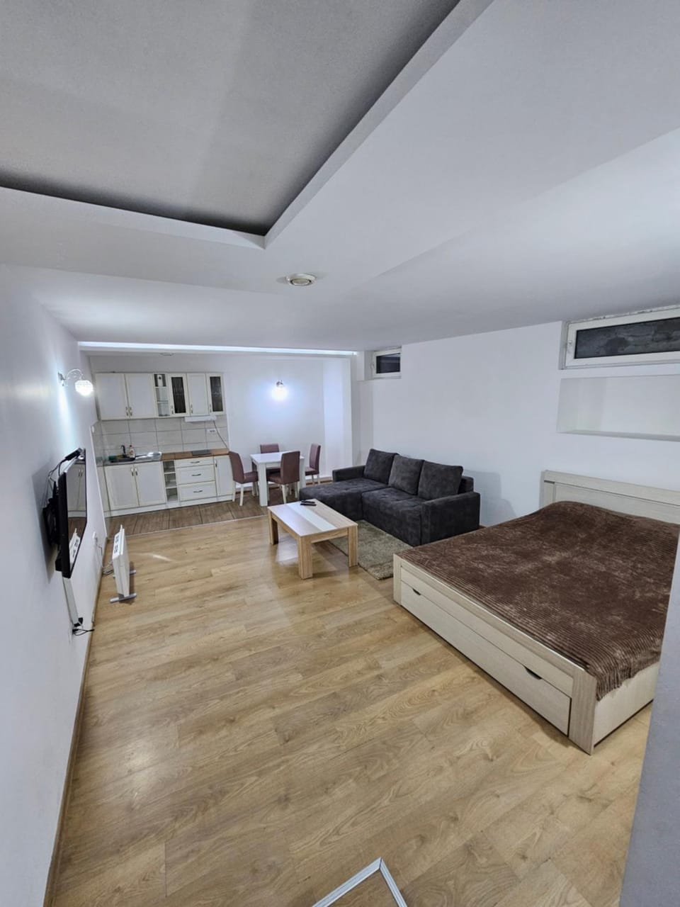 Photo of the whole room, Seating area