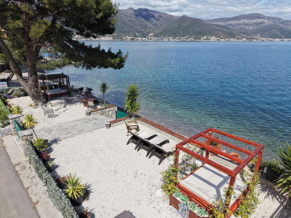 Beach House Apartment in Kotor Municipality