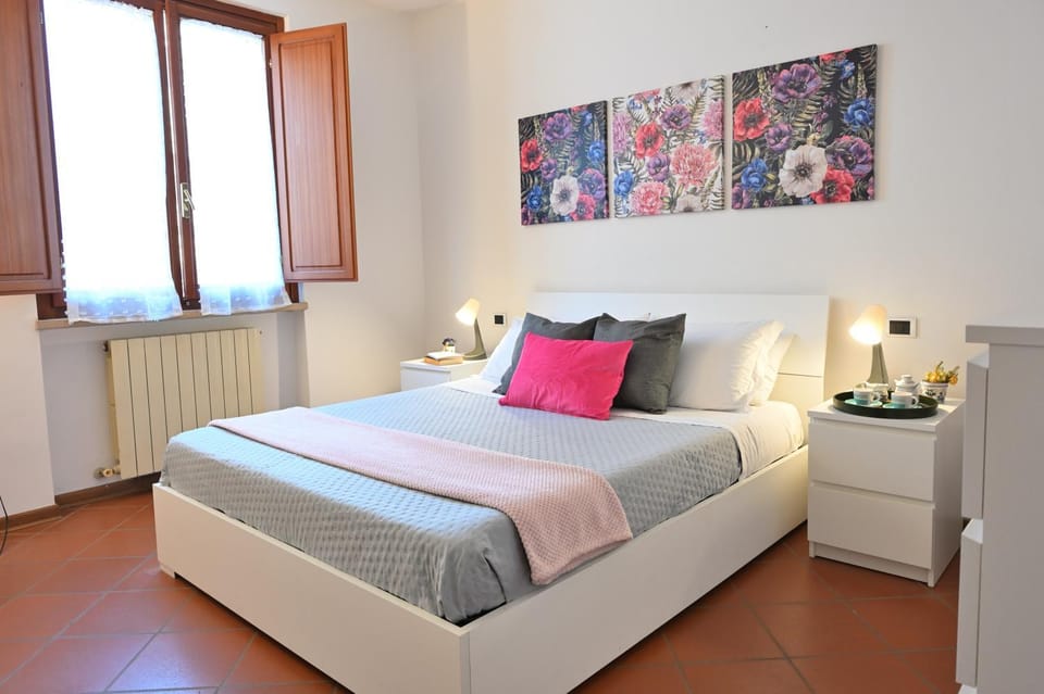 Bed, Photo of the whole room, Bedroom, internet