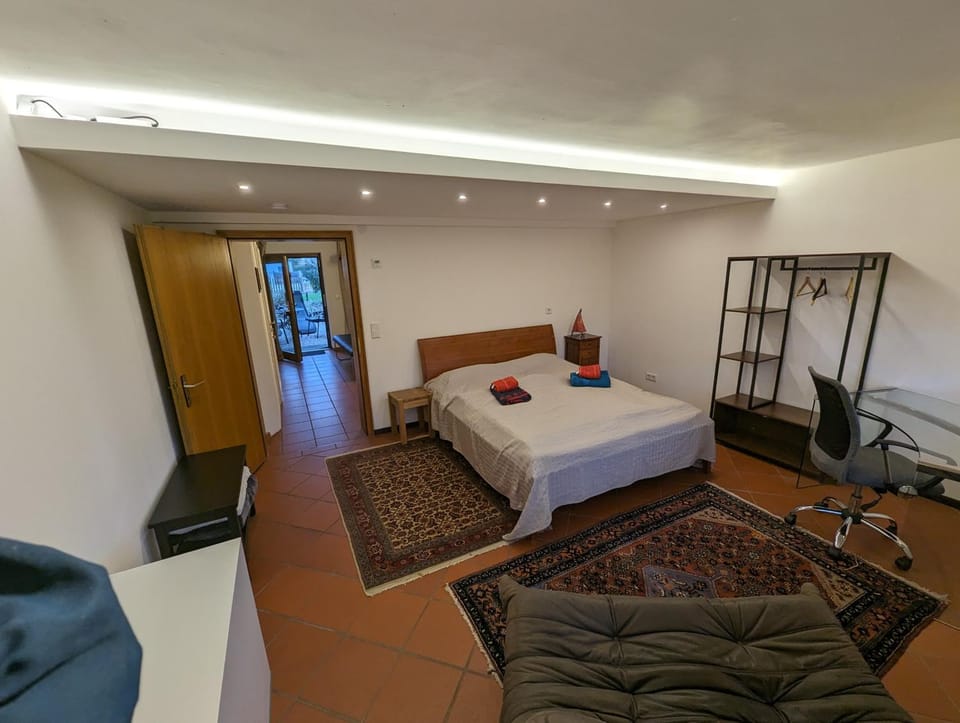 Bed, Seating area