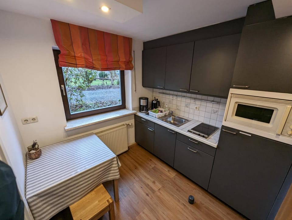 Kitchen or kitchenette, Dining area, minibar, pet friendly, stove