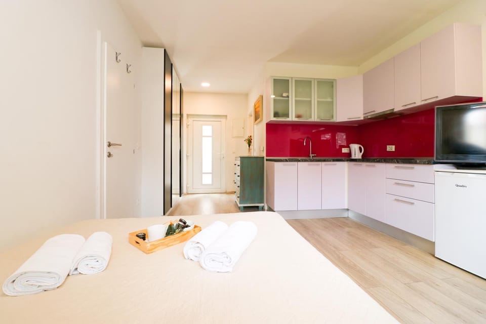 Kitchen or kitchenette, Photo of the whole room