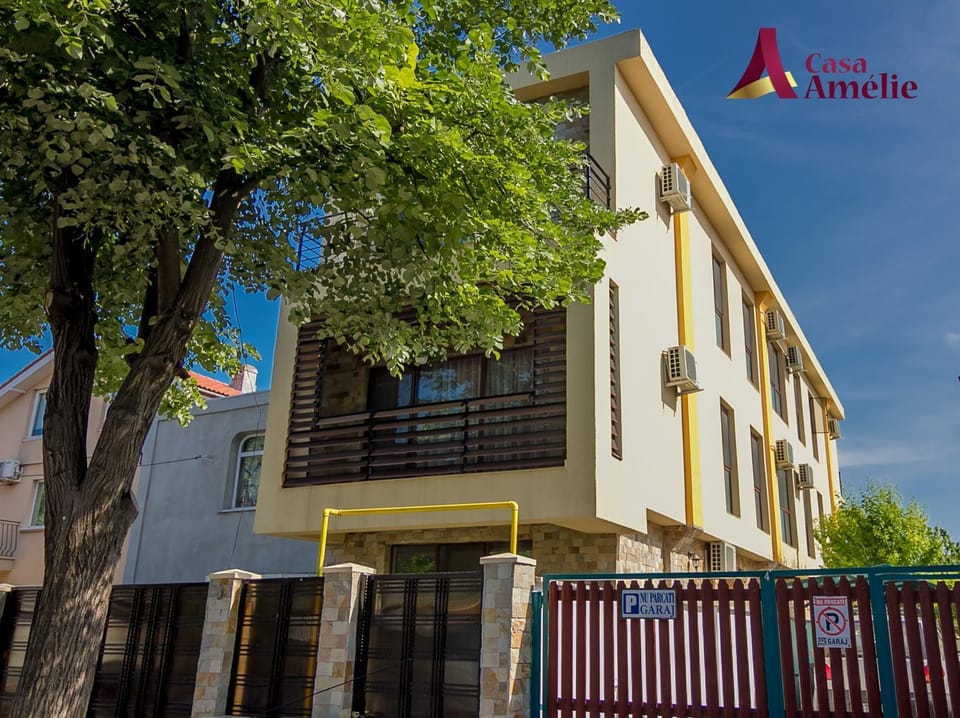 Facade/entrance, Street view