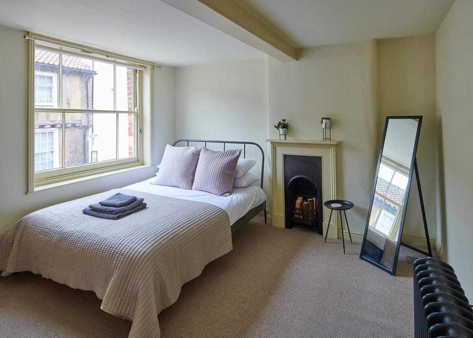 Studio 2 - Central Location Sleeps 4 Apartment in Norwich