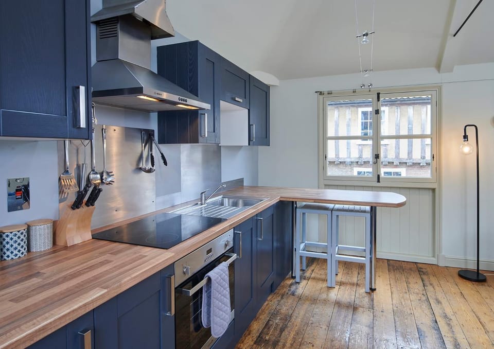 Studio 2 - Central Location Sleeps 4 Apartment in Norwich