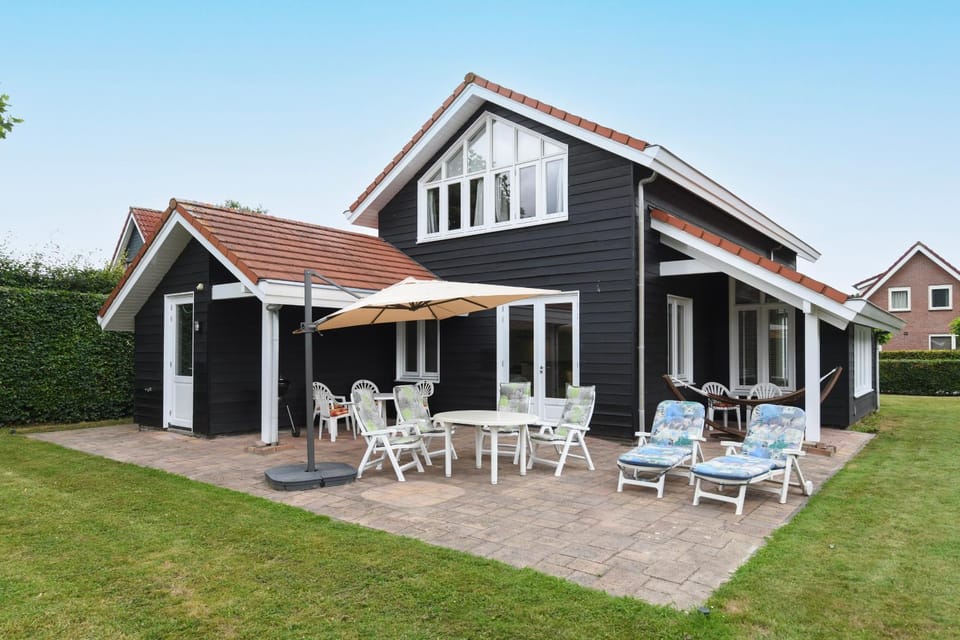 The Black House - Luxurious Holiday Villa Zeewolde Villa in Zeewolde