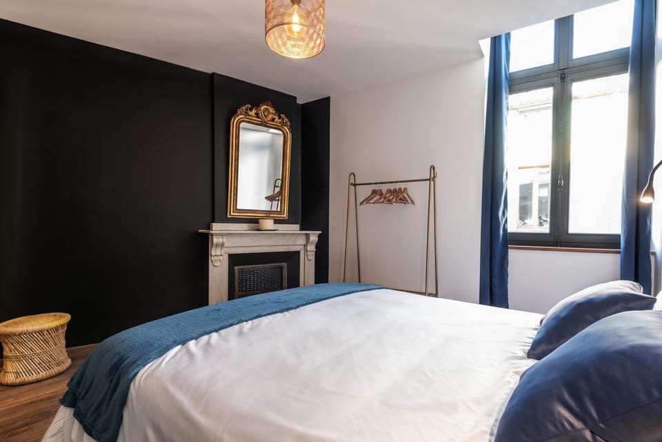 Bed, Photo of the whole room, Bedroom