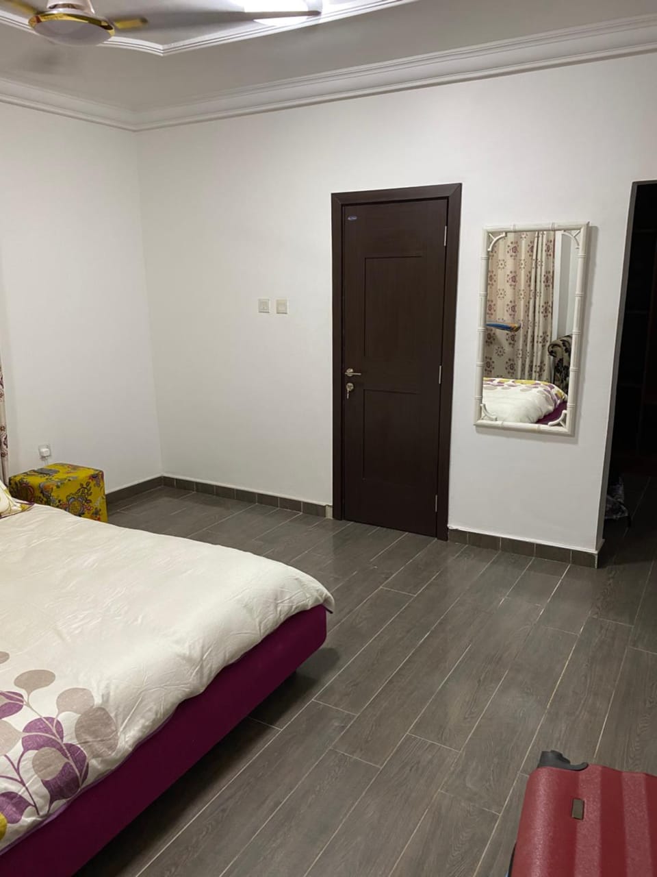 Photo of the whole room, Bedroom