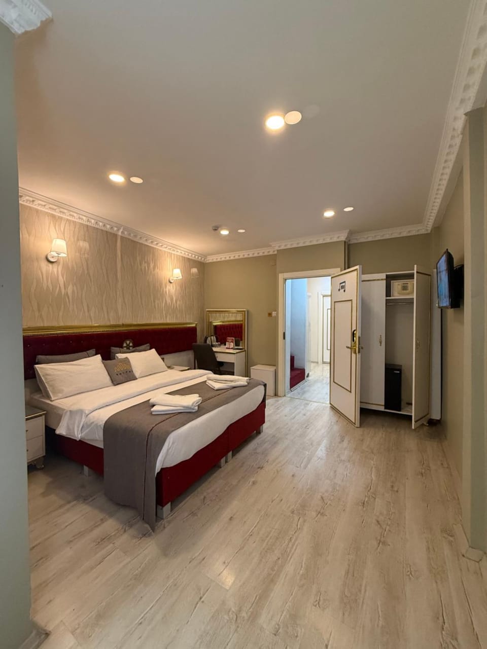 TV and multimedia, Photo of the whole room, Bedroom