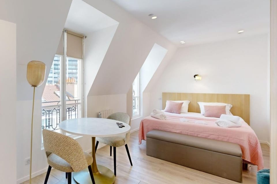 Bed, Living room, Bedroom