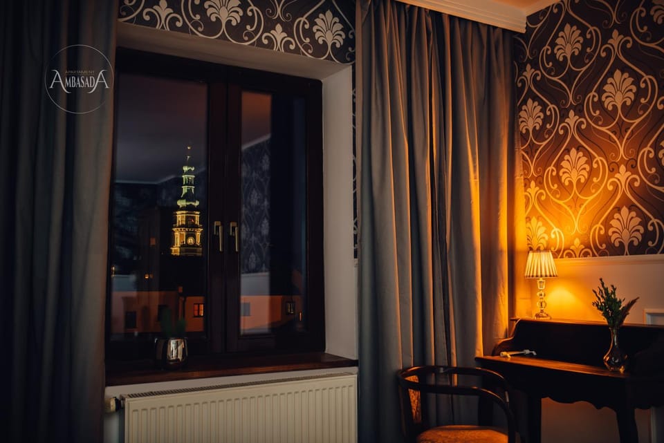 Bedroom, City view