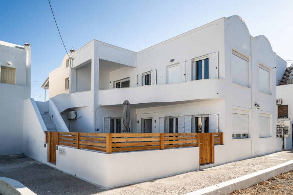 Property building, Facade/entrance, Day, View (from property/room), Balcony/Terrace