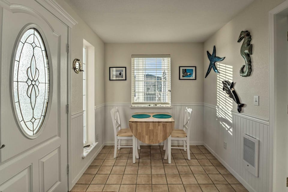 Eagles View Condo in Ocean Shores with 3 Balconies Apartment in Ocean Shores