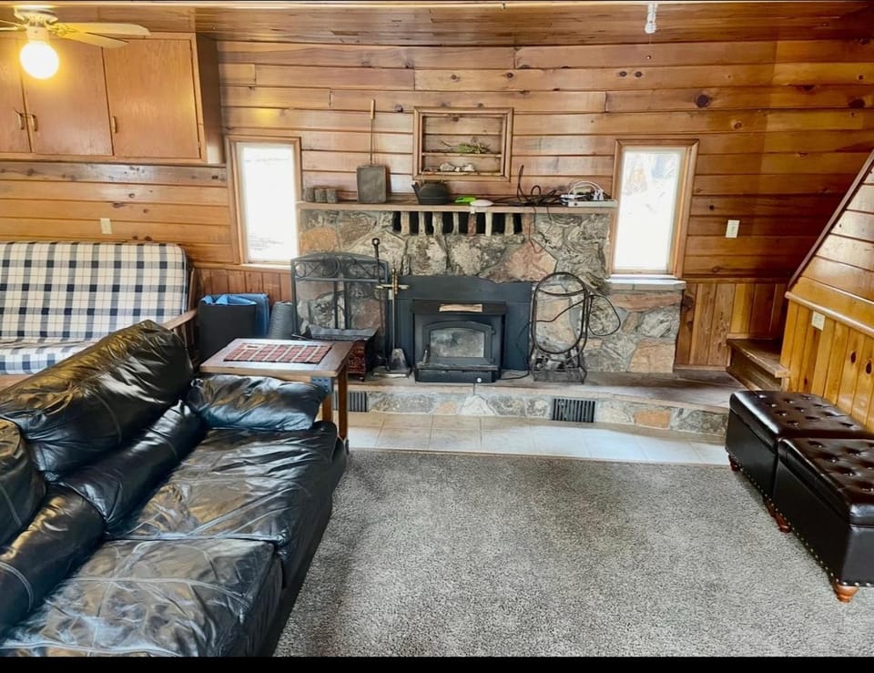 sequoia National Forest CabinH Cabin in Sierra Nevada