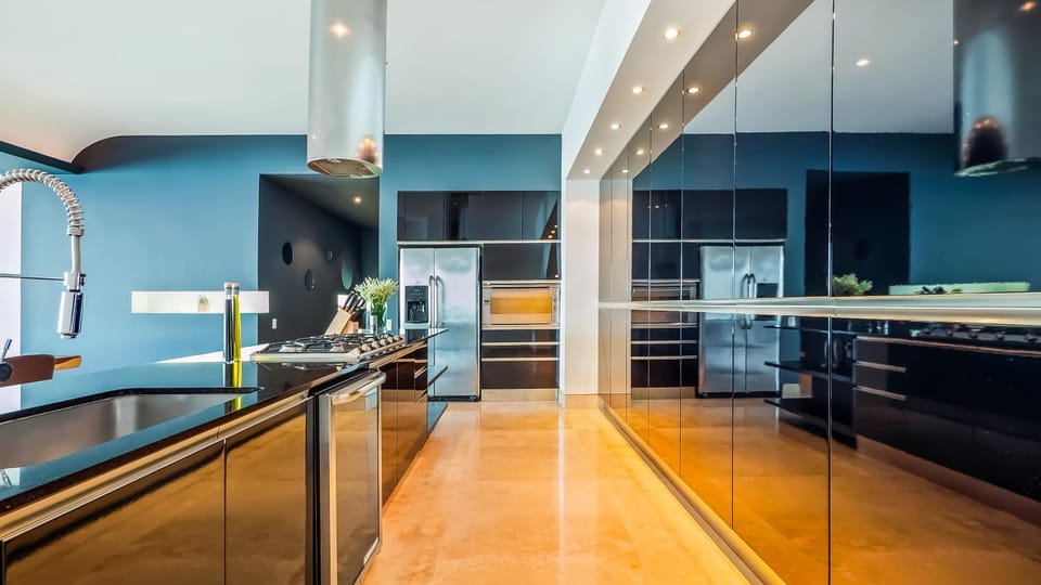 Kitchen or kitchenette