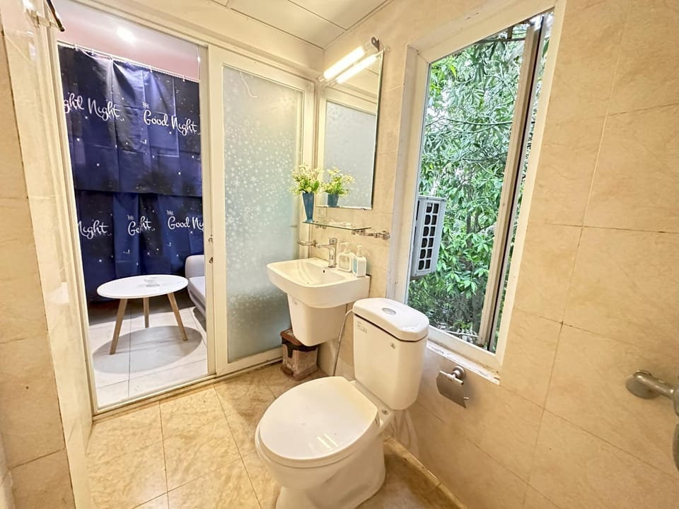 Shower, Toilet, Bathroom, bidet, towels